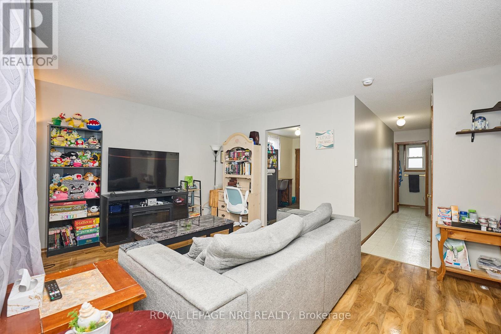 28 Exeter Avenue, Welland, Ontario  L3B 4Y1 - Photo 6 - X12370325