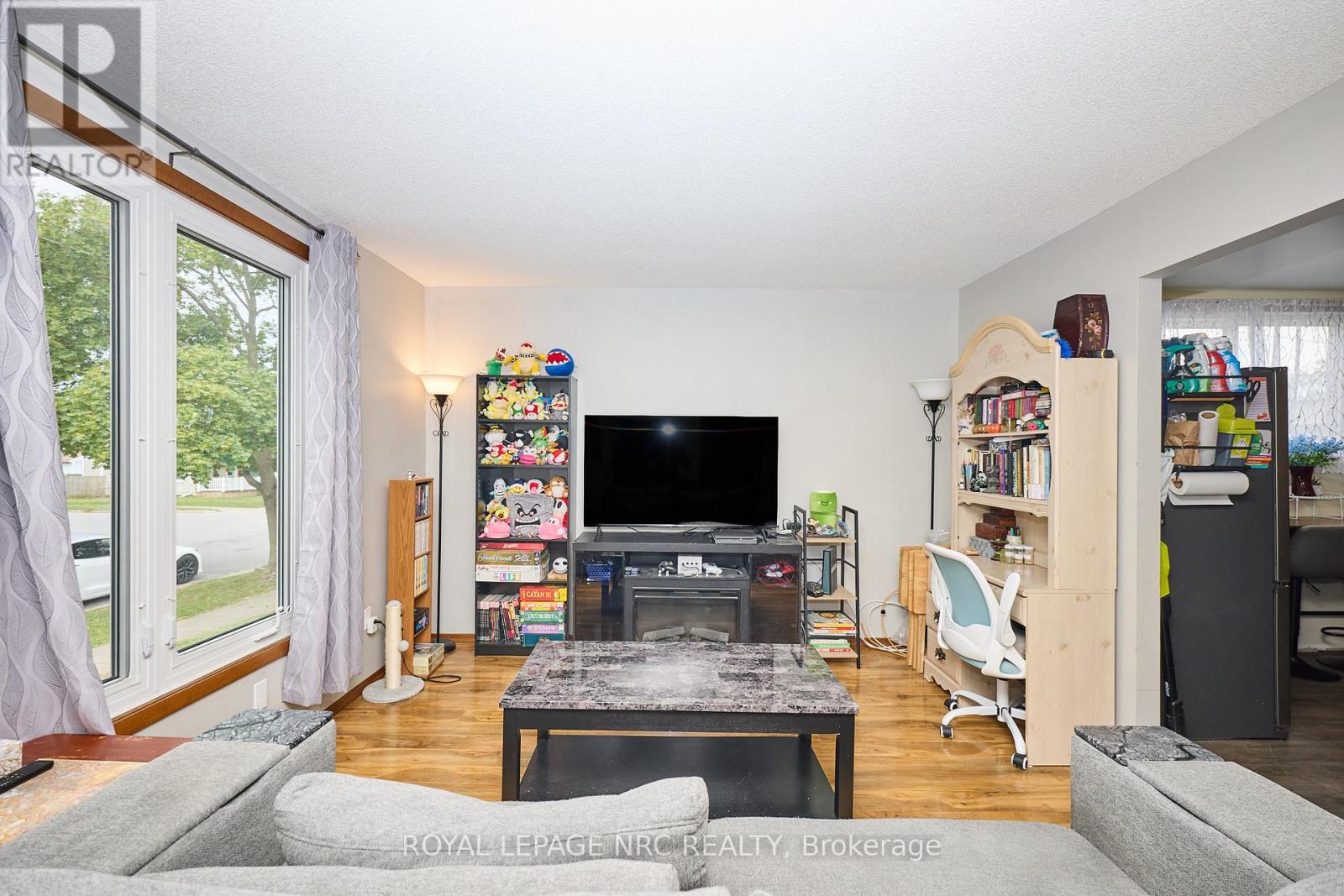 28 Exeter Avenue, Welland, Ontario  L3B 4Y1 - Photo 7 - X12370325