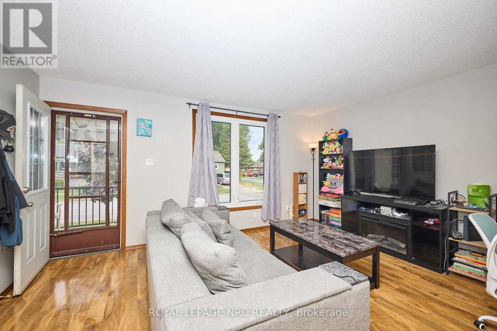 28 Exeter Avenue, Welland, Ontario  L3B 4Y1 - Photo 8 - X12370325