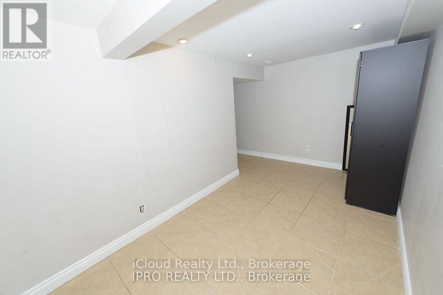 2 - 3765 Keenan Crescent, Mississauga, Ontario  L4T 3M1 - Photo 10 - W12370261