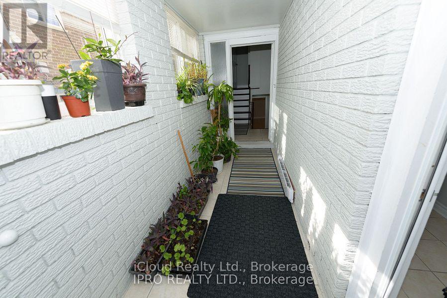 2 - 3765 Keenan Crescent, Mississauga, Ontario  L4T 3M1 - Photo 2 - W12370261