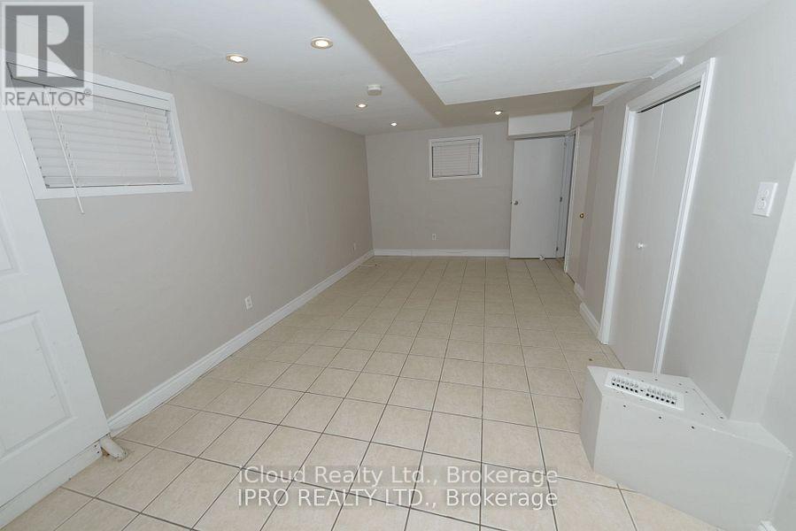 2 - 3765 Keenan Crescent, Mississauga, Ontario  L4T 3M1 - Photo 3 - W12370261