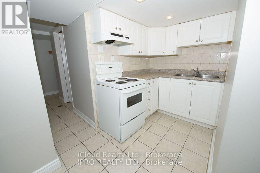 2 - 3765 Keenan Crescent, Mississauga, Ontario  L4T 3M1 - Photo 5 - W12370261