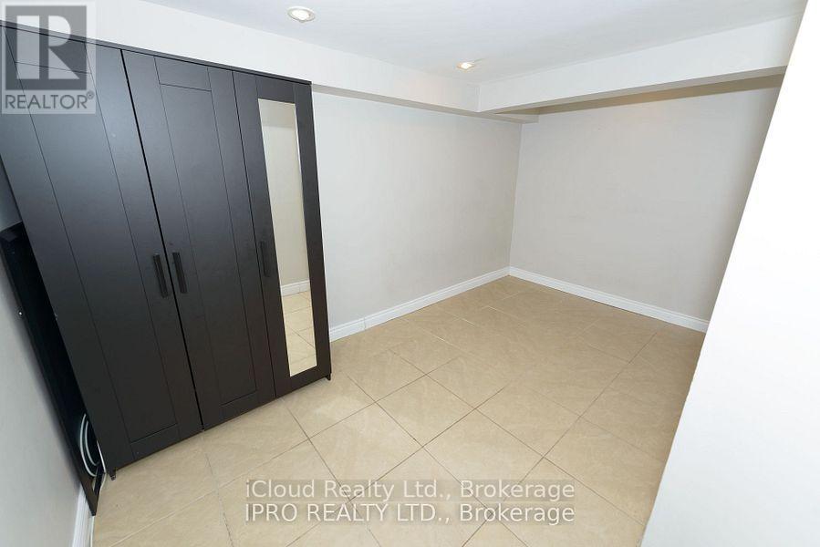2 - 3765 Keenan Crescent, Mississauga, Ontario  L4T 3M1 - Photo 9 - W12370261
