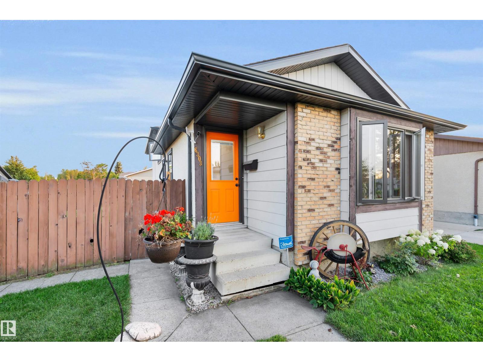 6303 11 AV NW, Edmonton, Alberta