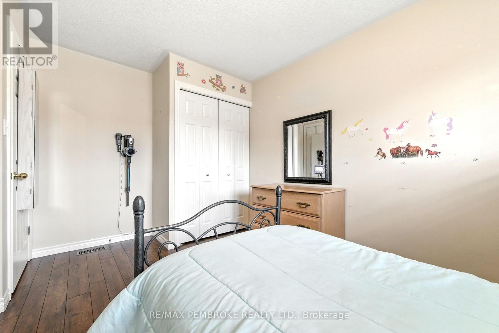 45 Spruce Street, Petawawa, Ontario  K8H 3S4 - Photo 21 - X12370343