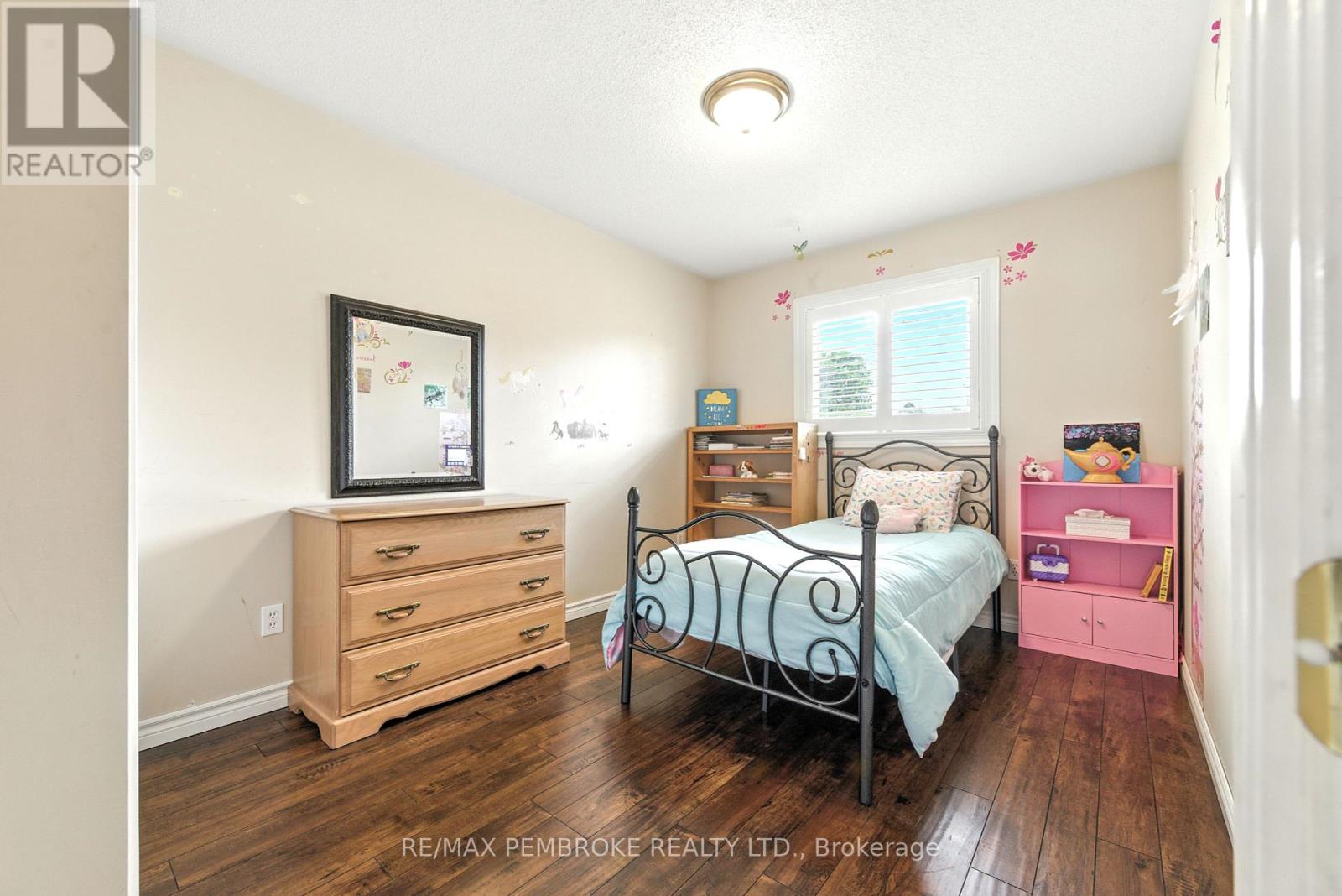 45 Spruce Street, Petawawa, Ontario  K8H 3S4 - Photo 22 - X12370343