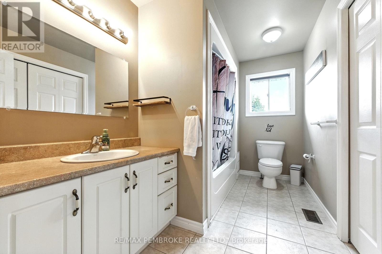45 Spruce Street, Petawawa, Ontario  K8H 3S4 - Photo 23 - X12370343