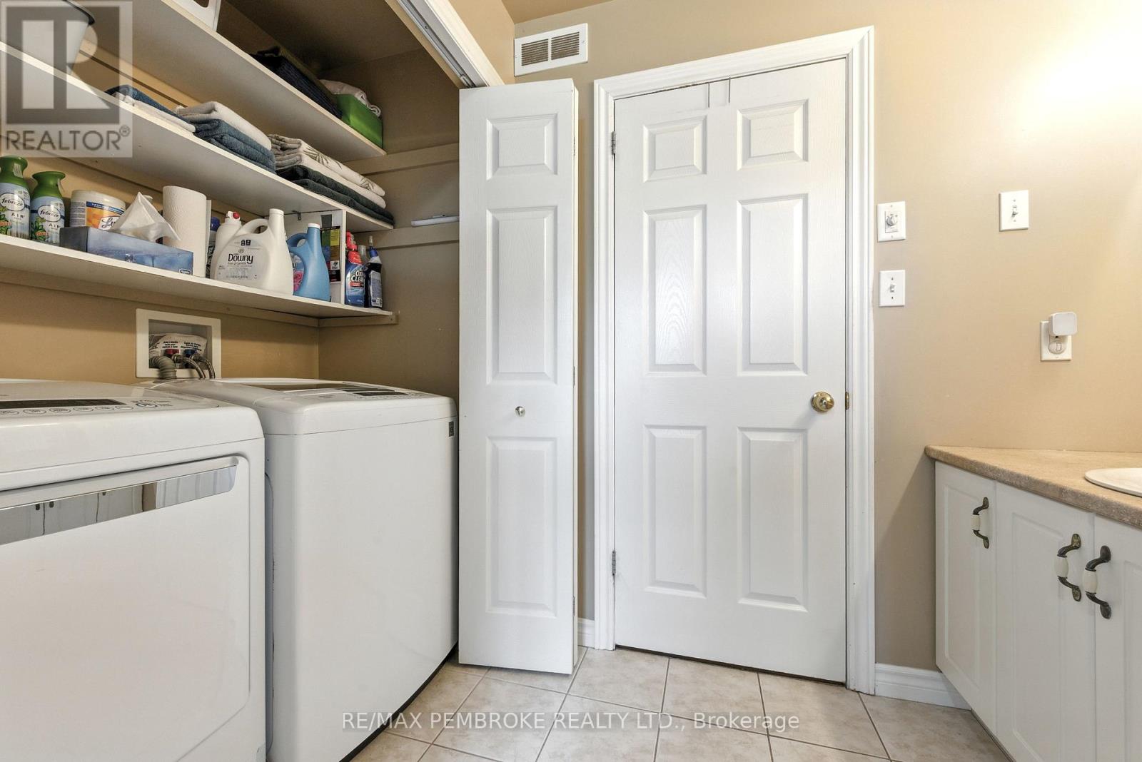 45 Spruce Street, Petawawa, Ontario  K8H 3S4 - Photo 24 - X12370343