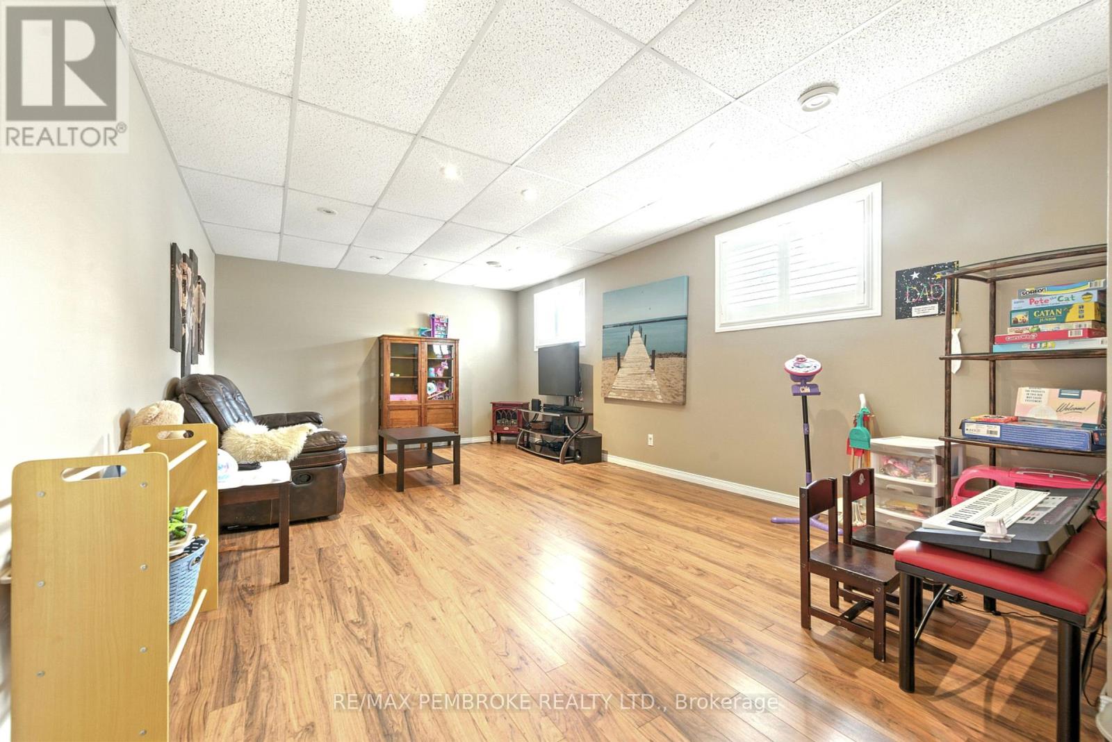 45 Spruce Street, Petawawa, Ontario  K8H 3S4 - Photo 26 - X12370343