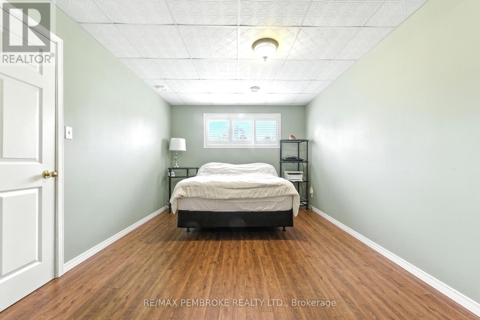 45 Spruce Street, Petawawa, Ontario  K8H 3S4 - Photo 29 - X12370343