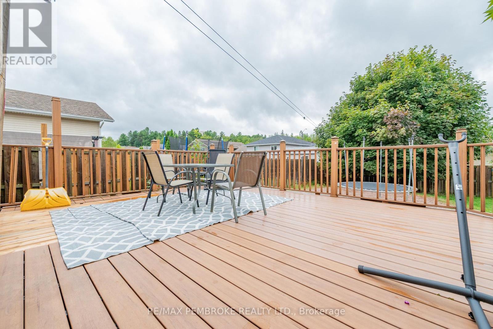 45 Spruce Street, Petawawa, Ontario  K8H 3S4 - Photo 35 - X12370343