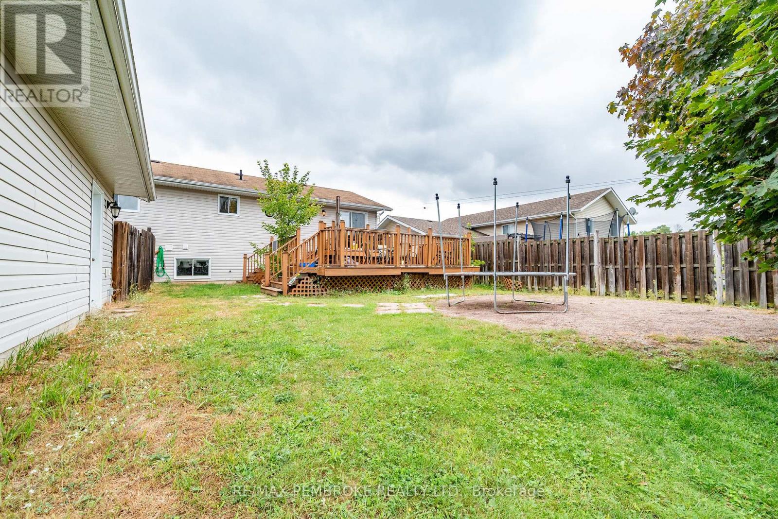 45 Spruce Street, Petawawa, Ontario  K8H 3S4 - Photo 37 - X12370343