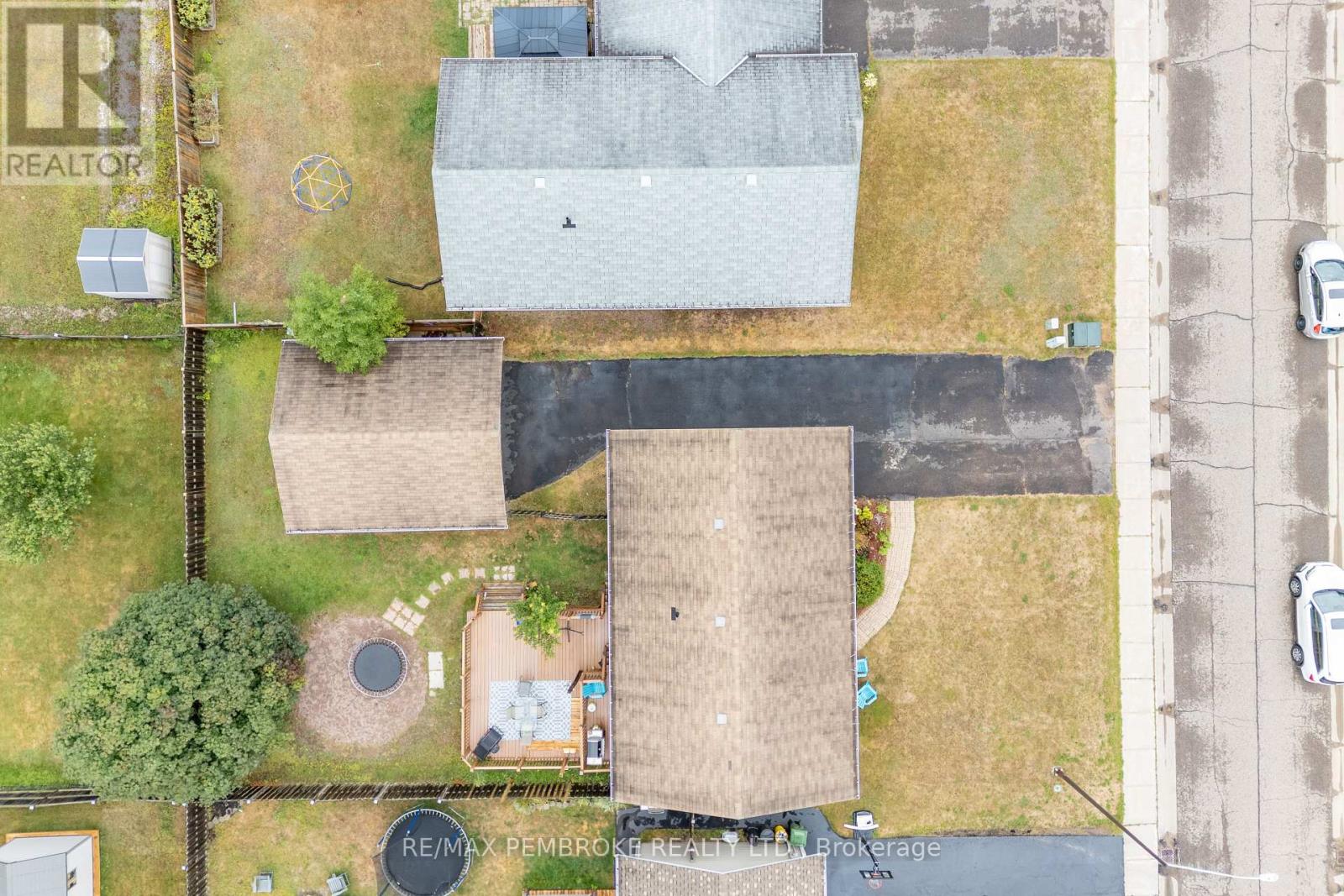 45 Spruce Street, Petawawa, Ontario  K8H 3S4 - Photo 46 - X12370343