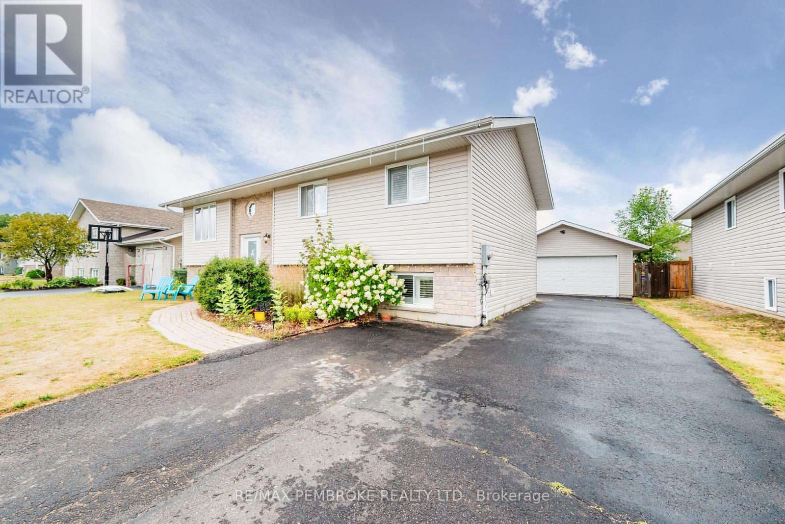 45 Spruce Street, Petawawa, Ontario  K8H 3S4 - Photo 48 - X12370343