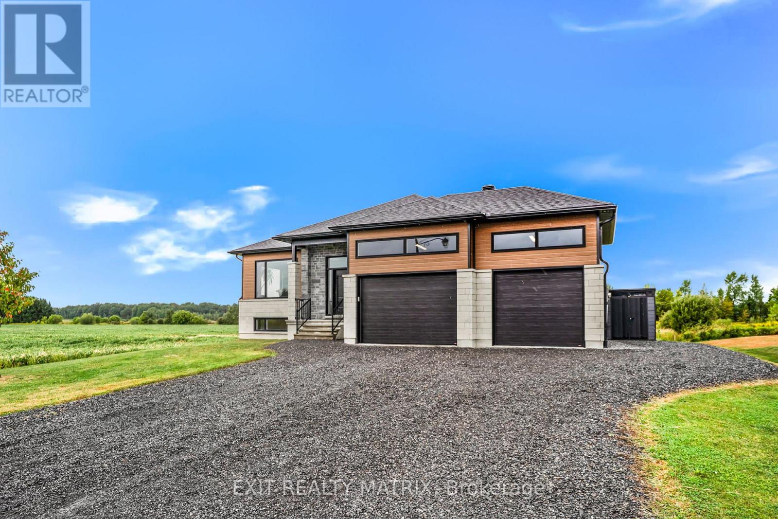 529 Voie Ferree Road, Clarence-Rockland, Ontario  K0A 2A0 - Photo 2 - X12370377