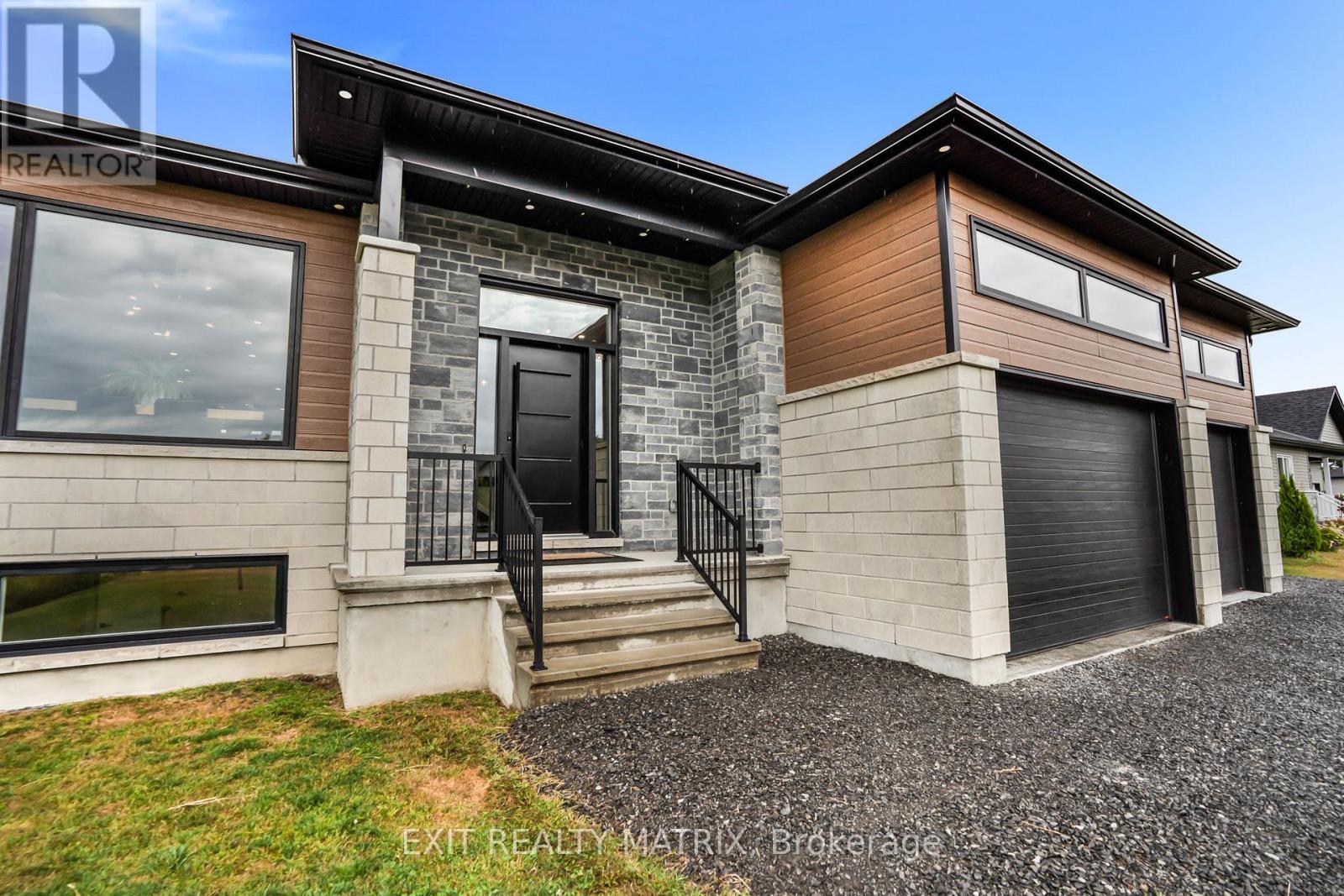 529 Voie Ferree Road, Clarence-Rockland, Ontario  K0A 2A0 - Photo 3 - X12370377
