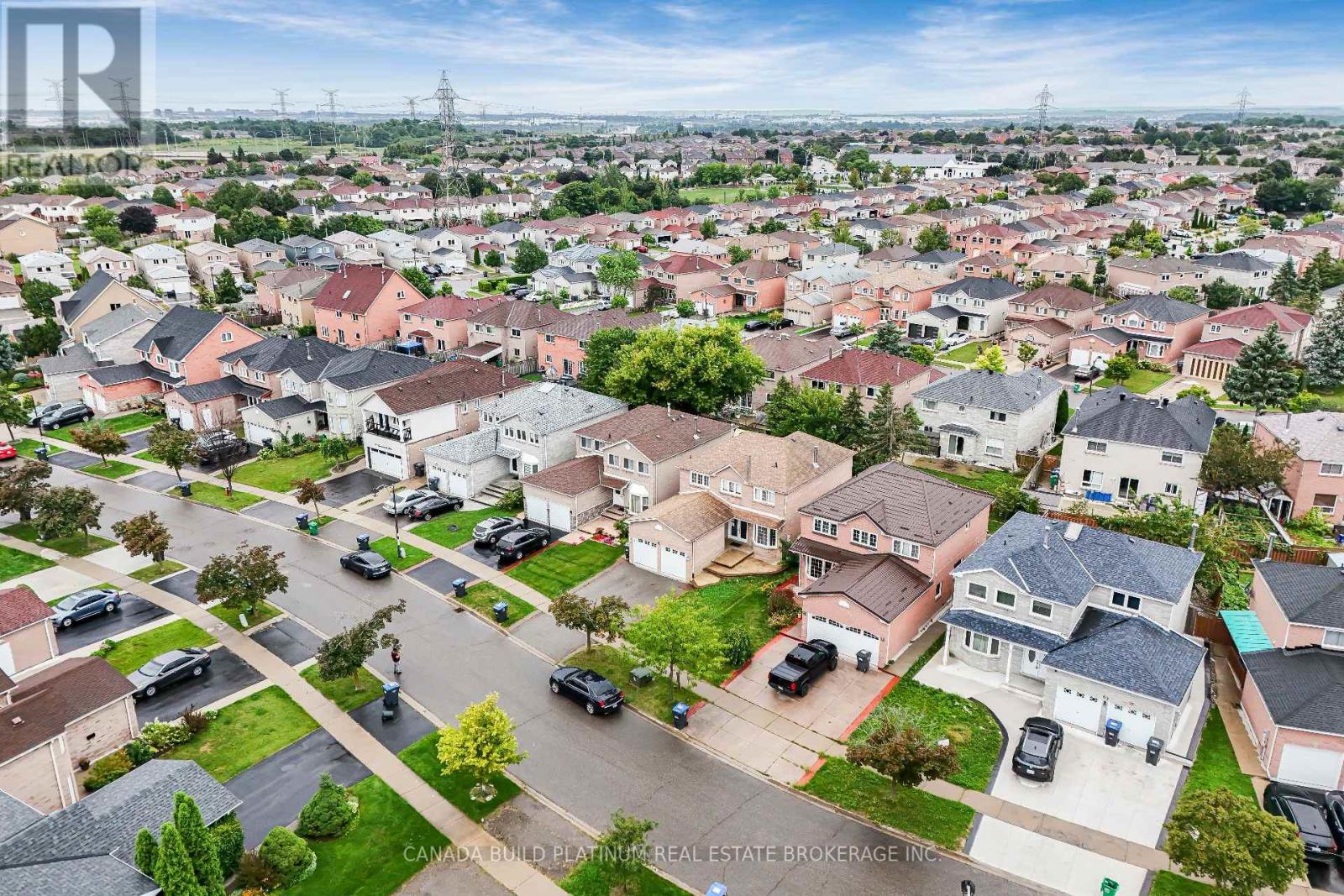 71 Ravenswood Drive, Brampton, Ontario  L6Y 4A1 - Photo 7 - W12365275