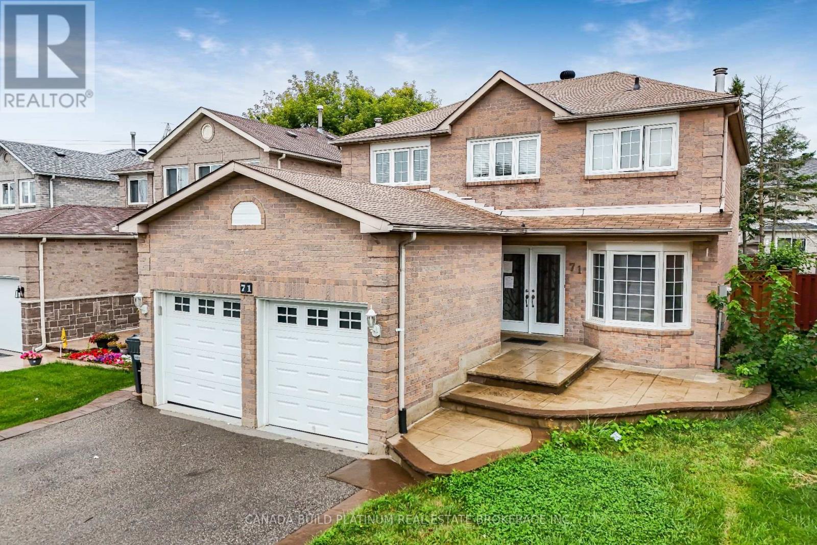 71 Ravenswood Drive, Brampton, Ontario  L6Y 4A1 - Photo 3 - W12365275
