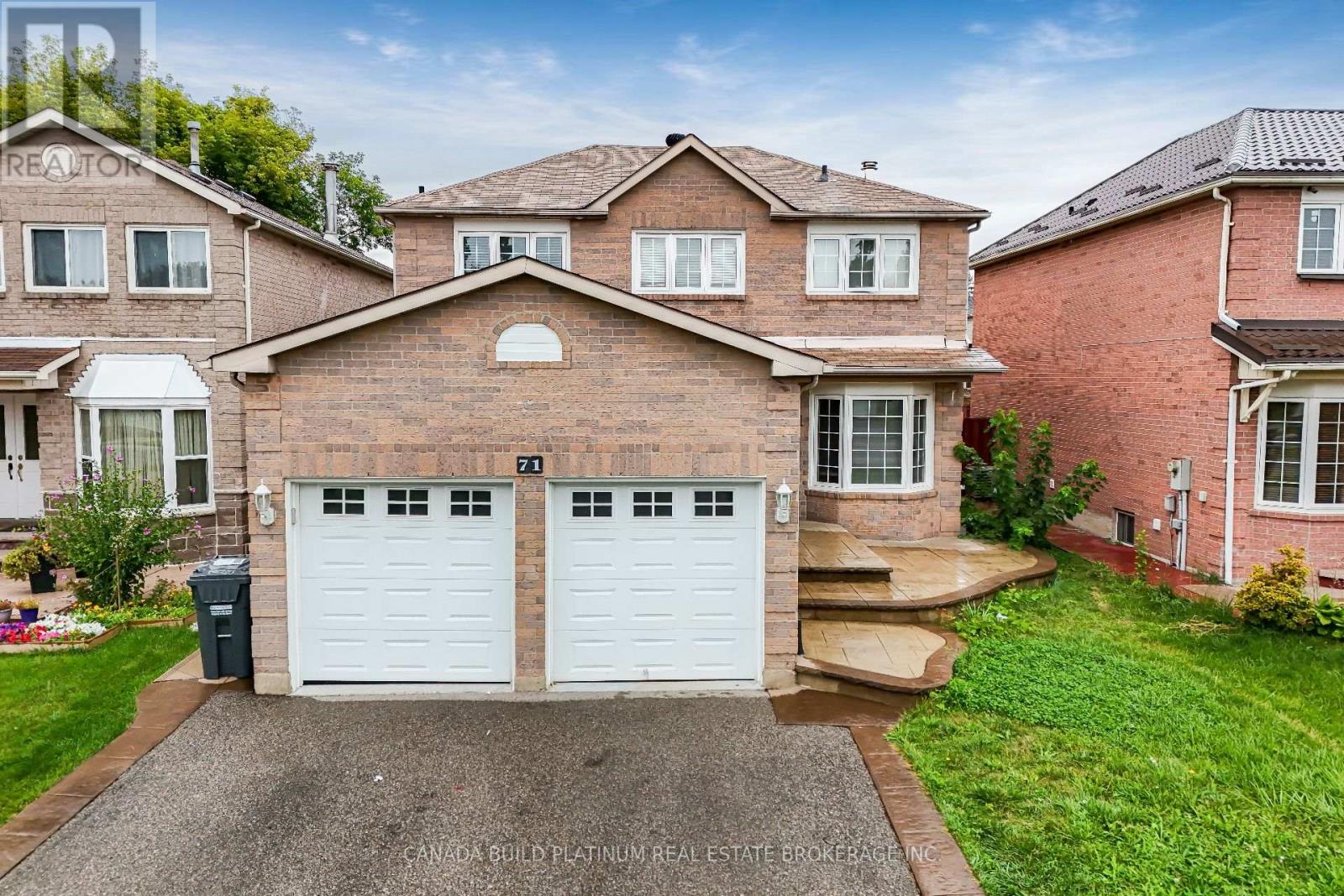 71 Ravenswood Drive, Brampton, Ontario  L6Y 4A1 - Photo 2 - W12365275