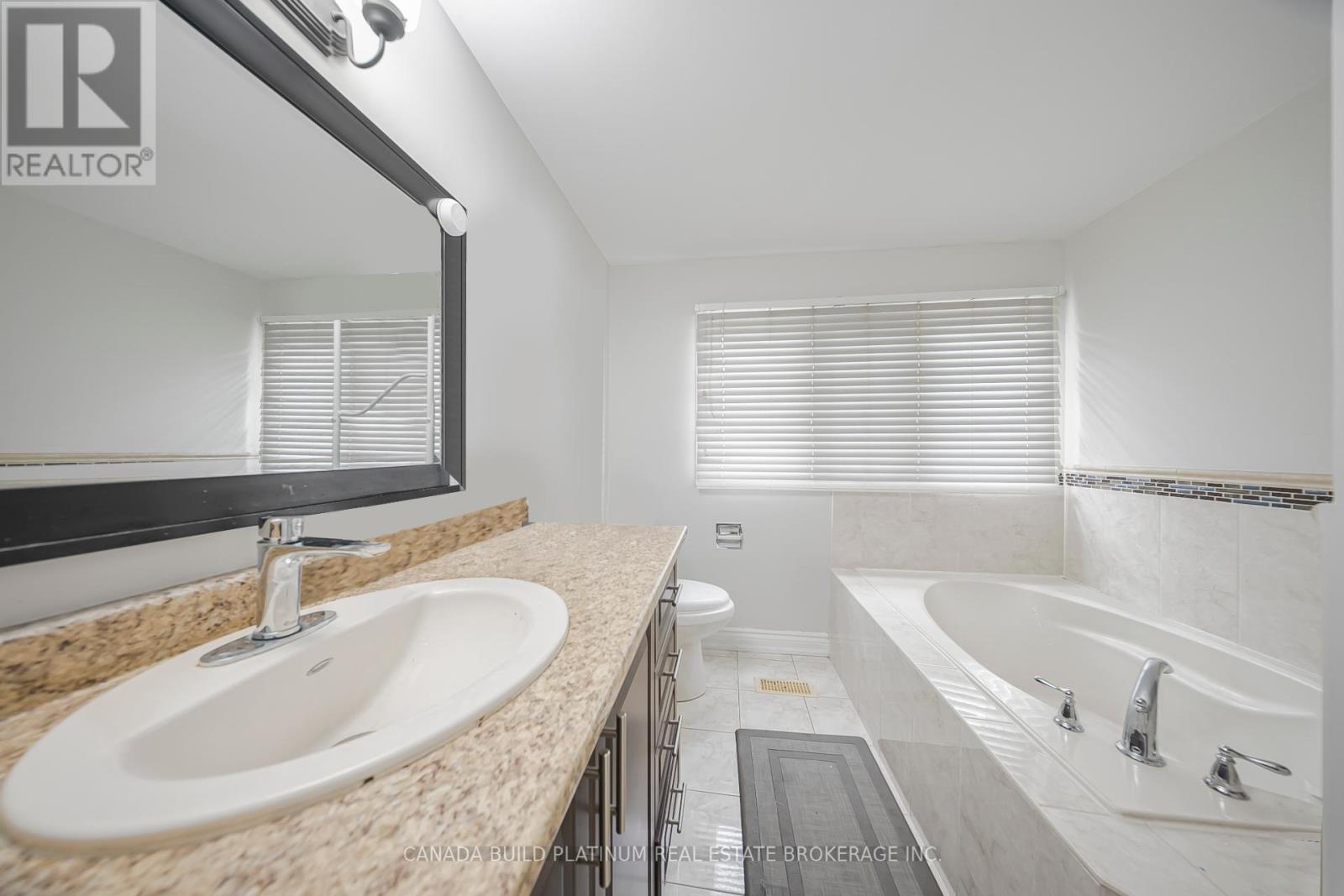 71 Ravenswood Drive, Brampton, Ontario  L6Y 4A1 - Photo 27 - W12365275