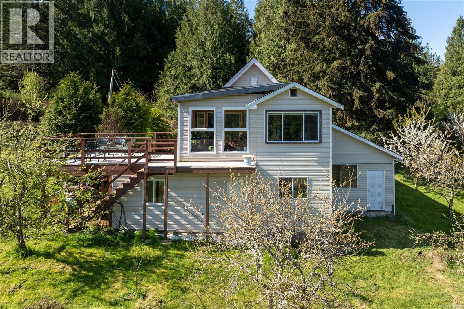 Property at 6827 Pascoe Rd image 4