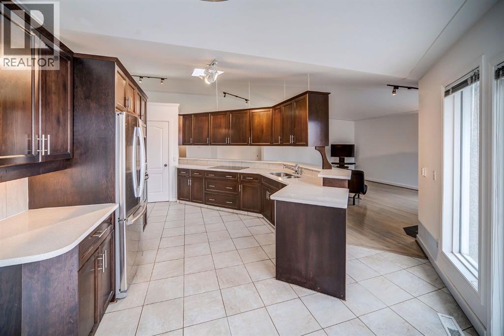 2925 Signal Hill Heights Sw, Calgary, Alberta  T3H 2X4 - Photo 15 - A2227854