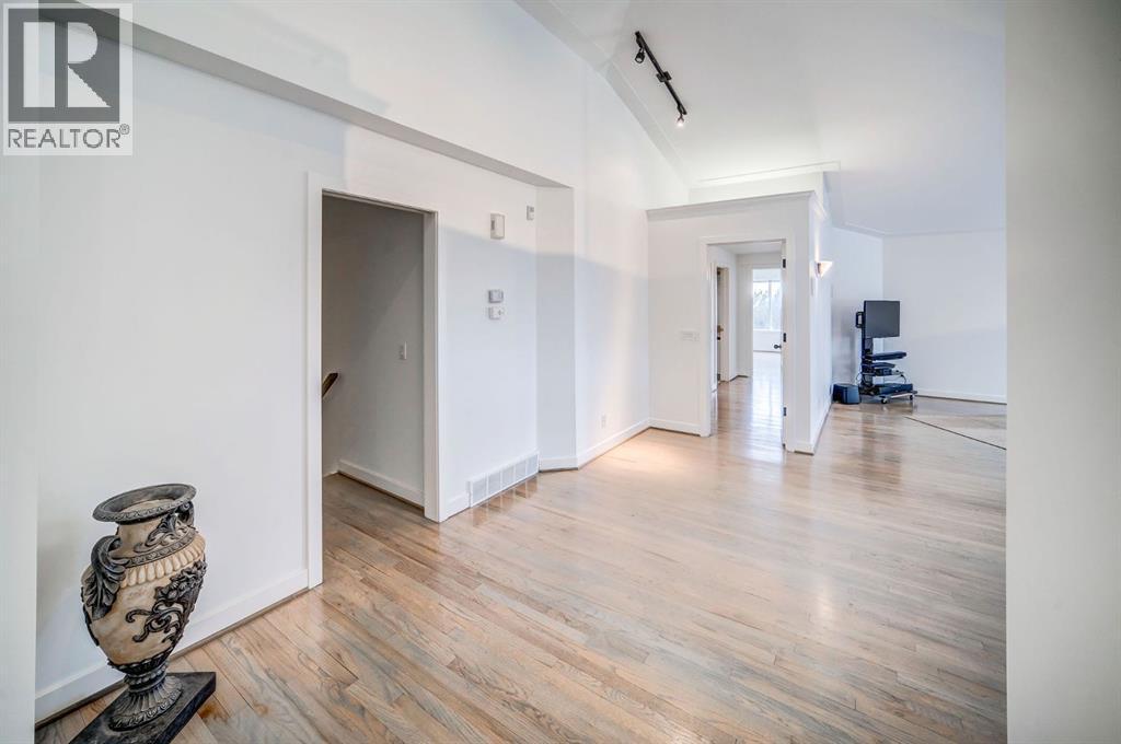 2925 Signal Hill Heights Sw, Calgary, Alberta  T3H 2X4 - Photo 9 - A2227854