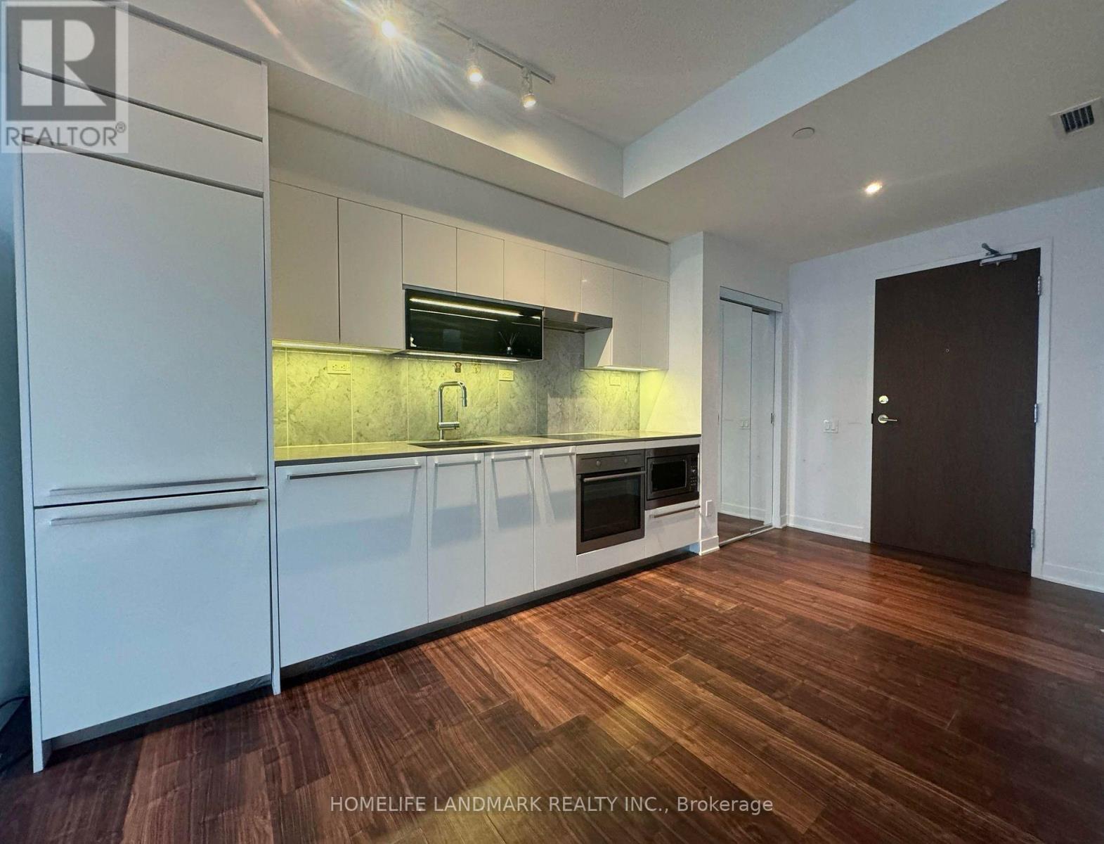 608 - 90 Queens Wharf Road, Toronto, Ontario  M5V 0E6 - Photo 3 - C12370386