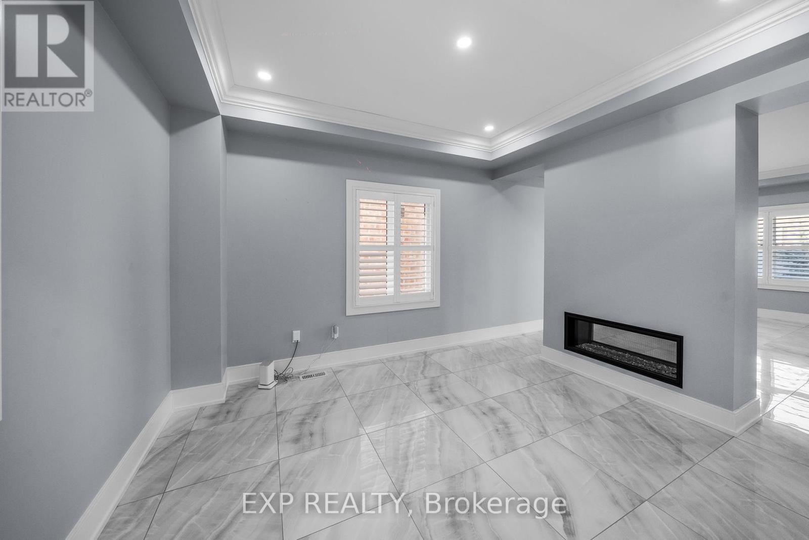 35 Tyndall Drive, Bradford West Gwillimbury, Ontario  L3Z 4G6 - Photo 10 - N12370428