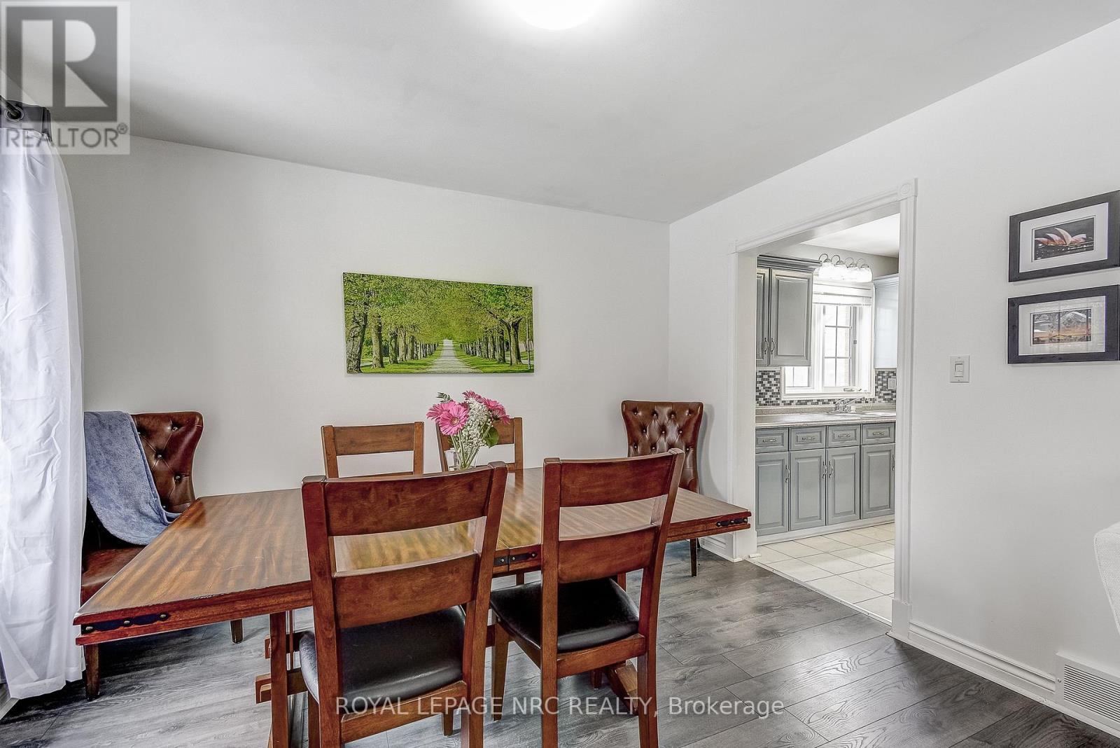 32 The Promenade Road, Niagara-On-The-Lake, Ontario  L0S 1J0 - Photo 10 - X12370433