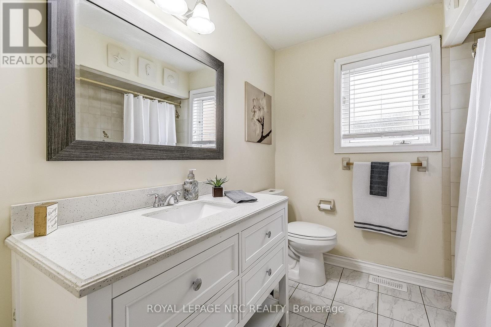 32 The Promenade Road, Niagara-On-The-Lake, Ontario  L0S 1J0 - Photo 18 - X12370433