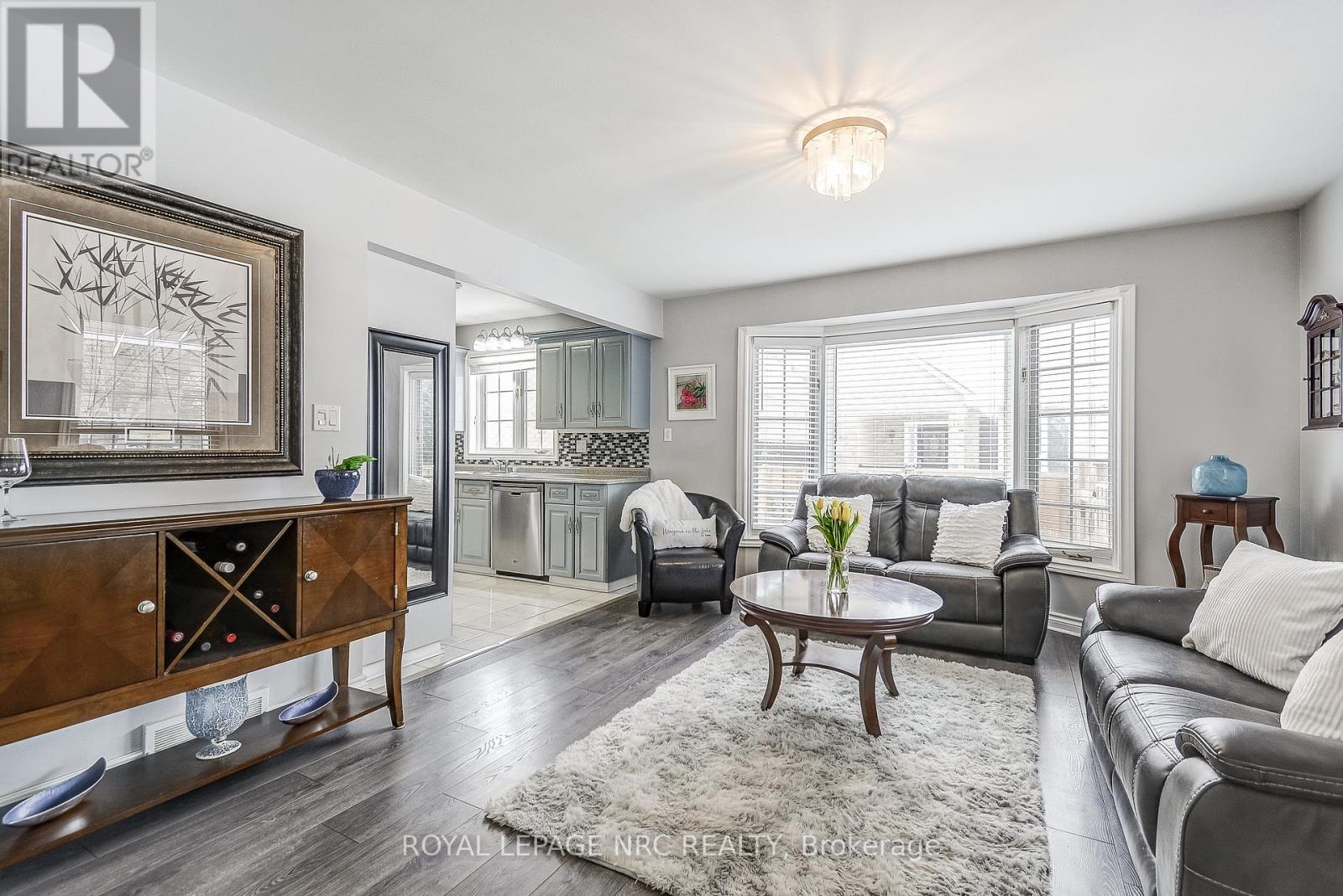 32 The Promenade Road, Niagara-On-The-Lake, Ontario  L0S 1J0 - Photo 3 - X12370433