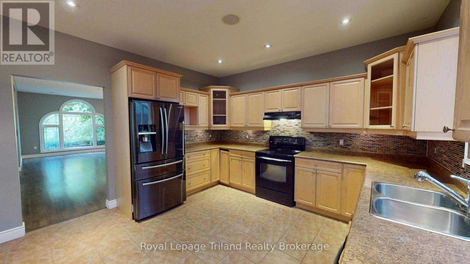 107 Forestway Trail, Woodstock, Ontario  N4S 9A5 - Photo 10 - X12370450