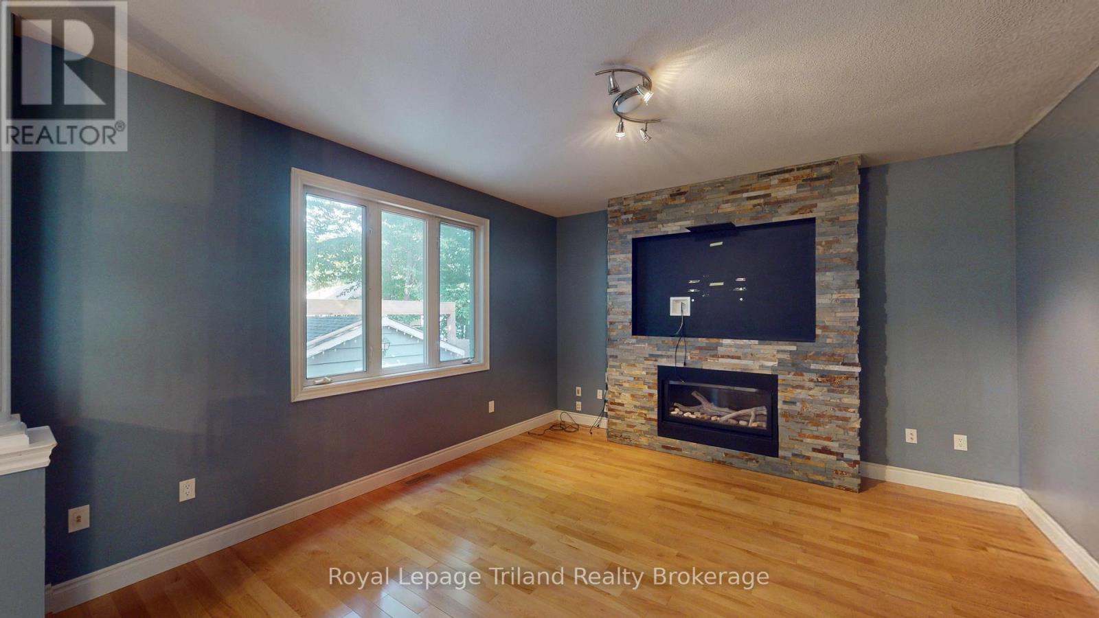 107 Forestway Trail, Woodstock, Ontario  N4S 9A5 - Photo 13 - X12370450