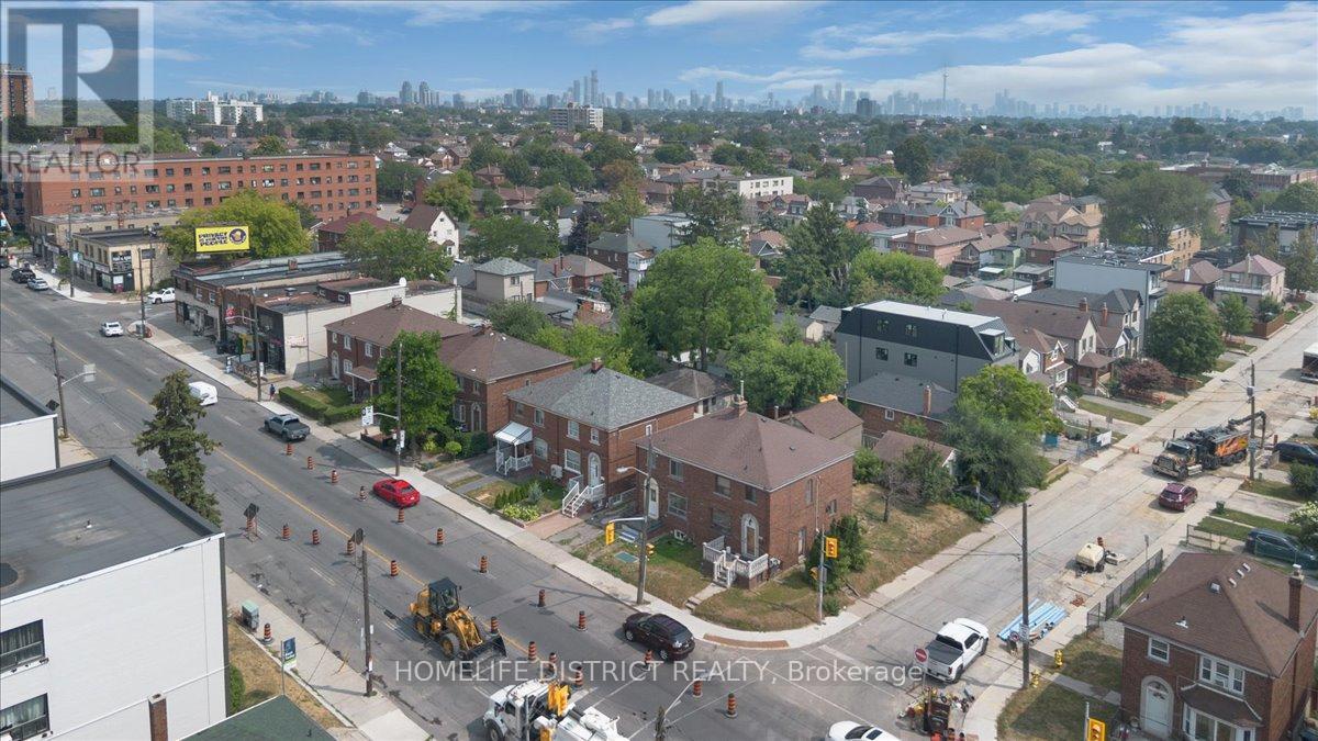 2055 Eglinton Avenue W, Toronto, Ontario  M6E 2K4 - Photo 40 - W12370351