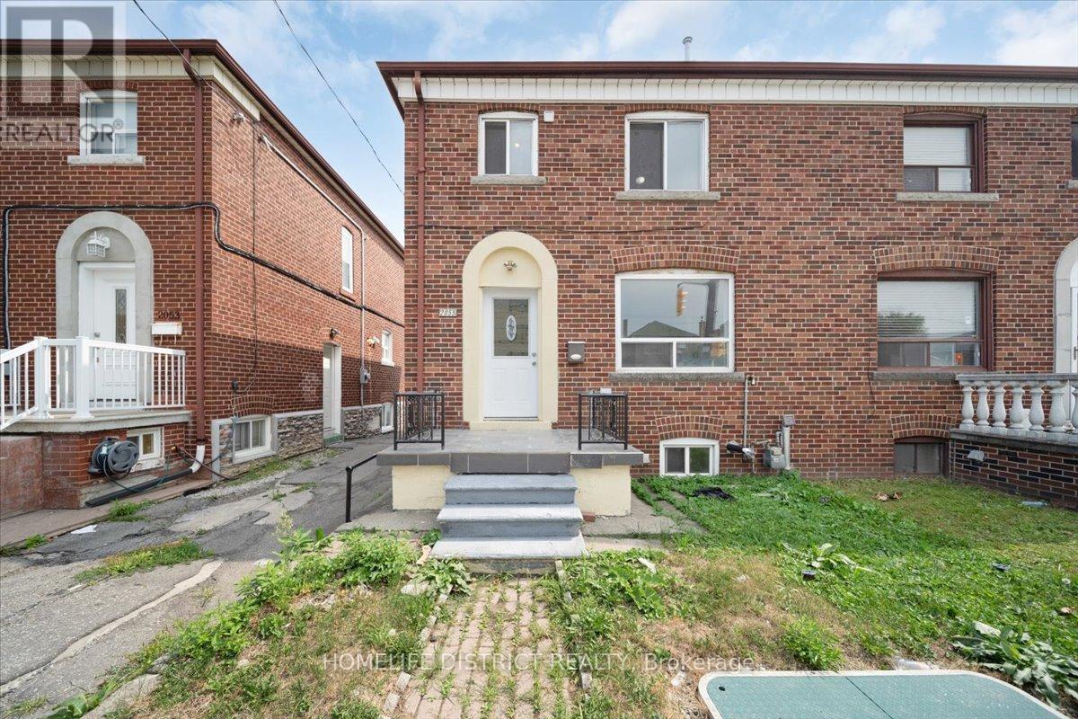 2055 Eglinton Avenue W, Toronto, Ontario  M6E 2K4 - Photo 49 - W12370351