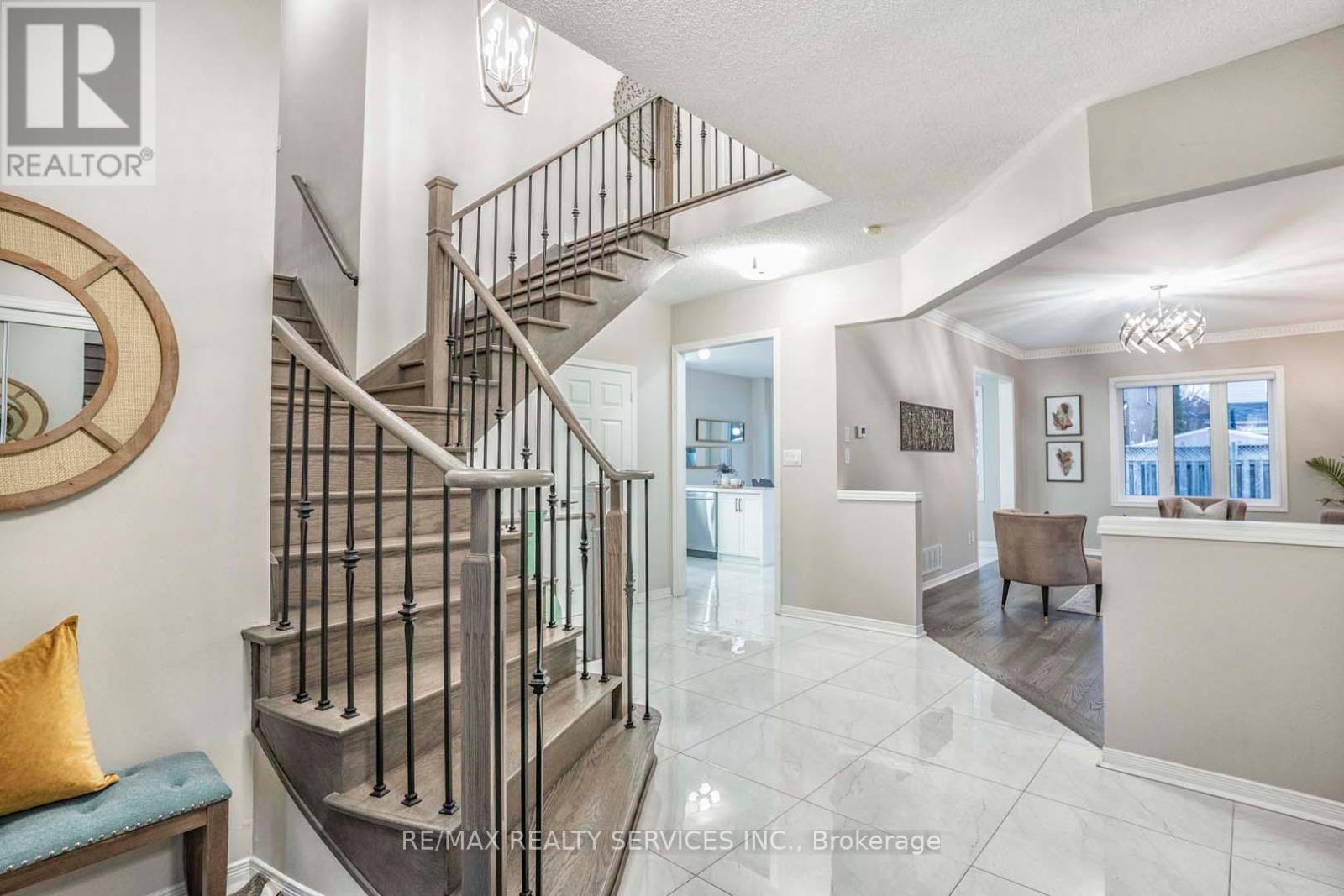 3 Sailwind Road, Brampton, Ontario  L6R 2G3 - Photo 4 - W12370413