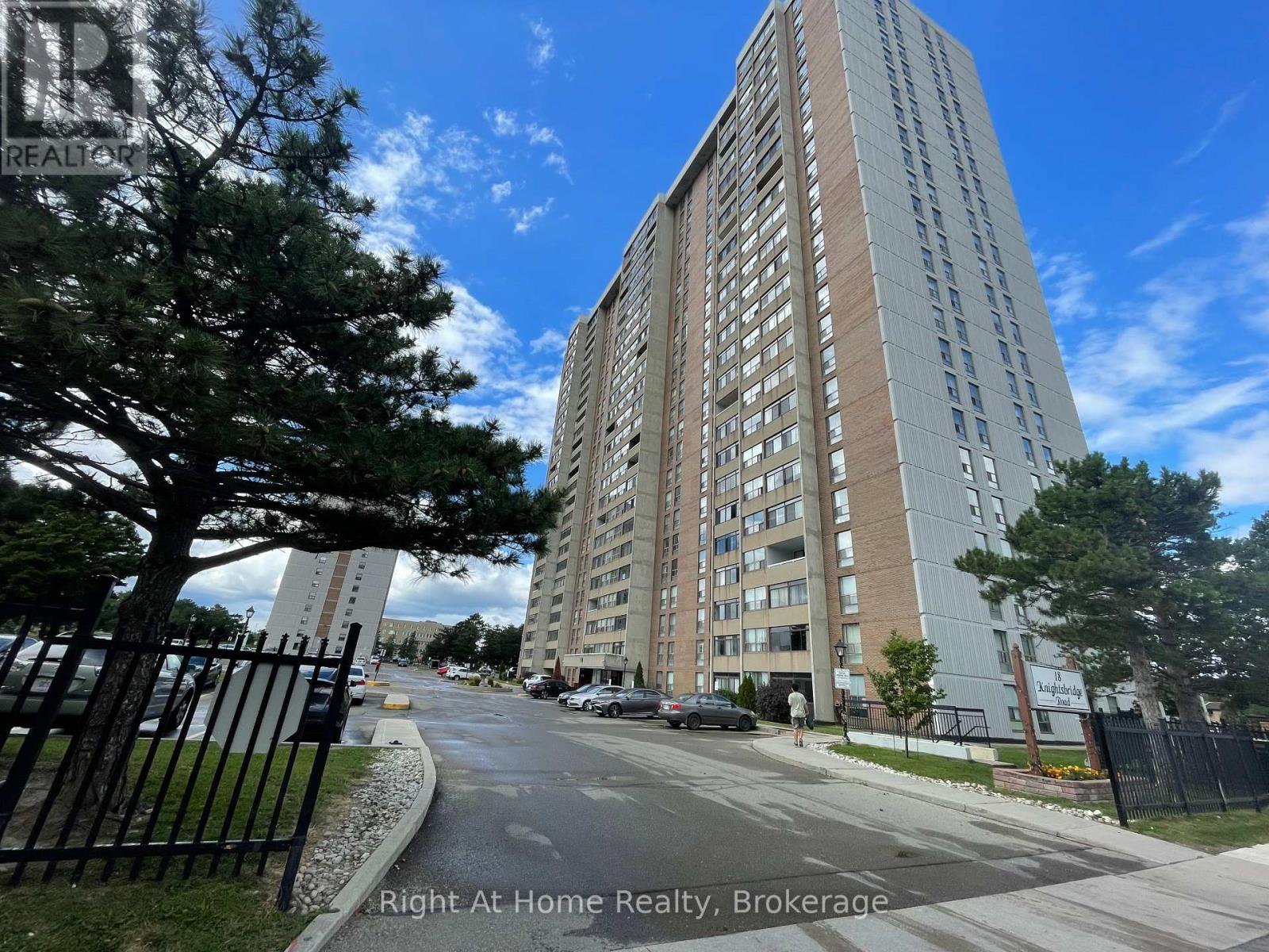 406 - 18 Knightsbridge Road, Brampton, Ontario  L6T 3X5 - Photo 2 - W12358209