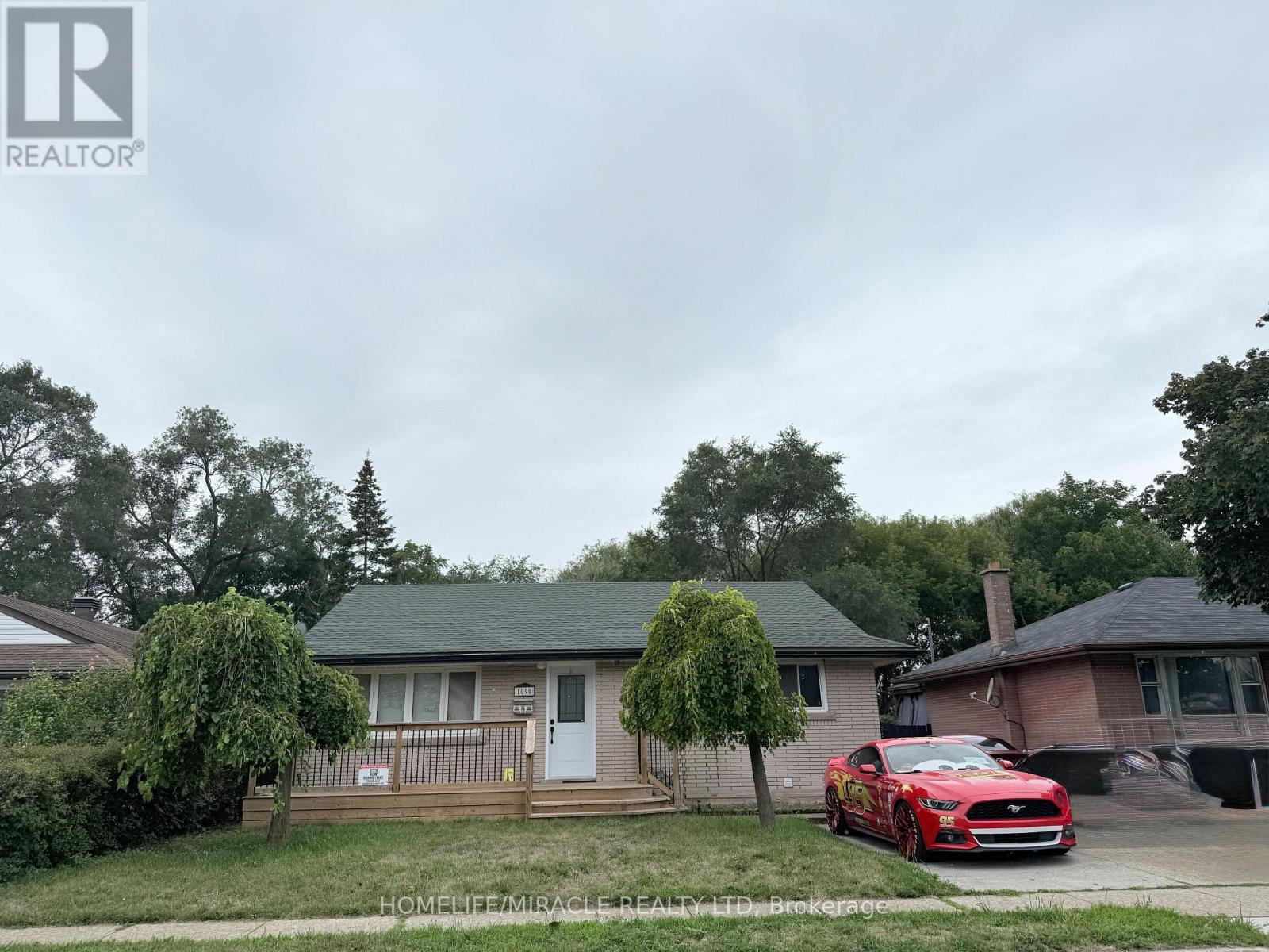 1090 Winterhalt Avenue, Cambridge, Ontario  N3H 4J9 - Photo 2 - X12370422