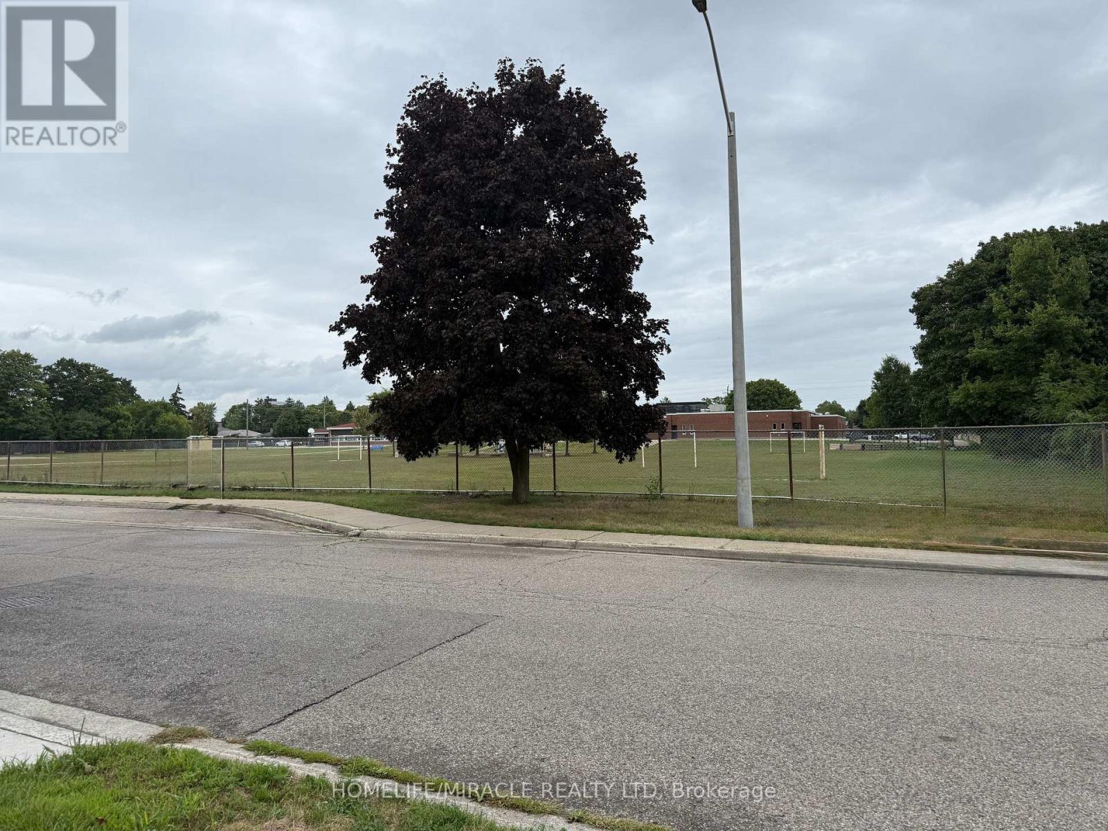 1090 Winterhalt Avenue, Cambridge, Ontario  N3H 4J9 - Photo 3 - X12370422