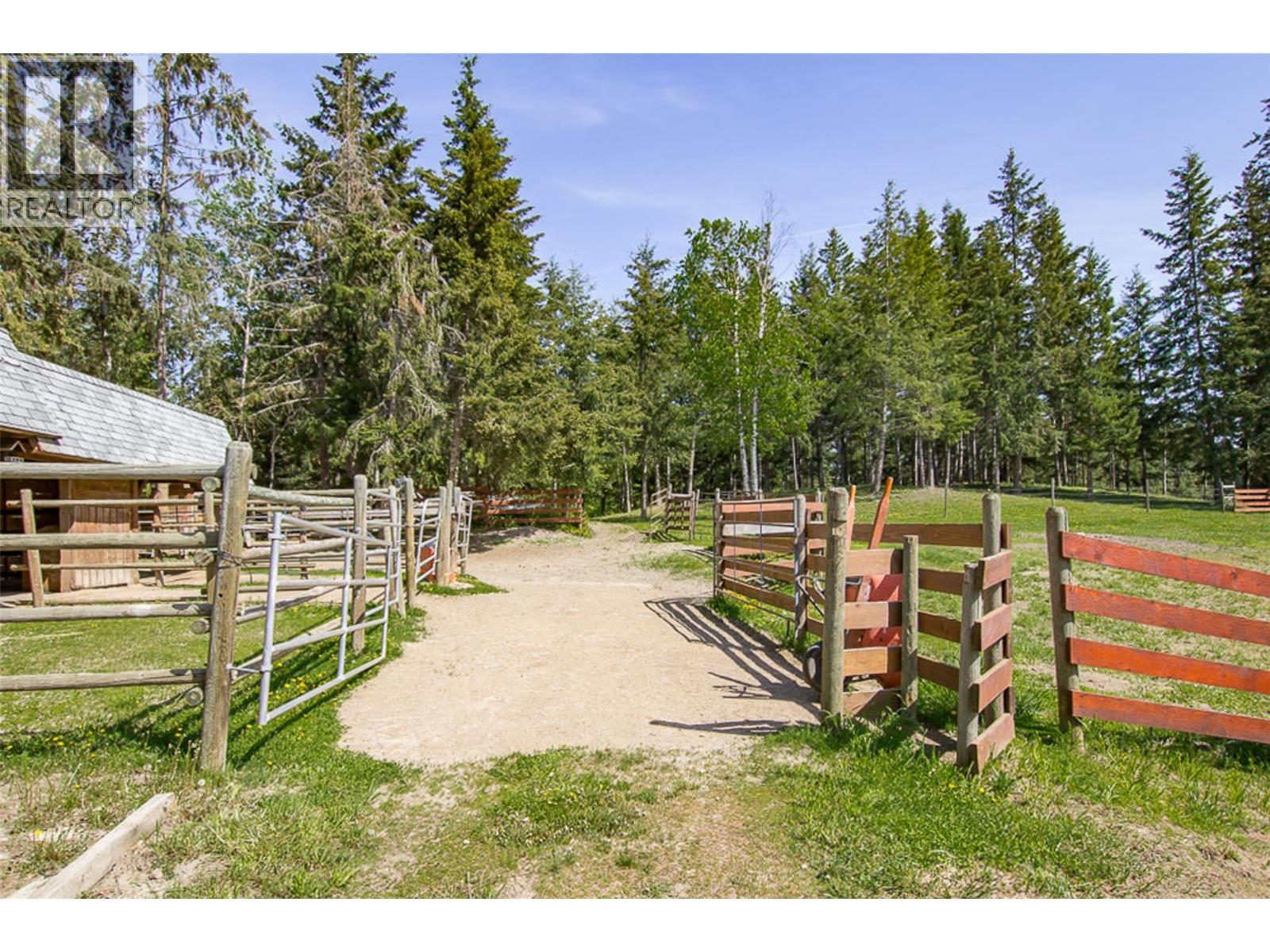 3851 10 Avenue Se, Salmon Arm, British Columbia  V1E 1W7 - Photo 33 - 10355535