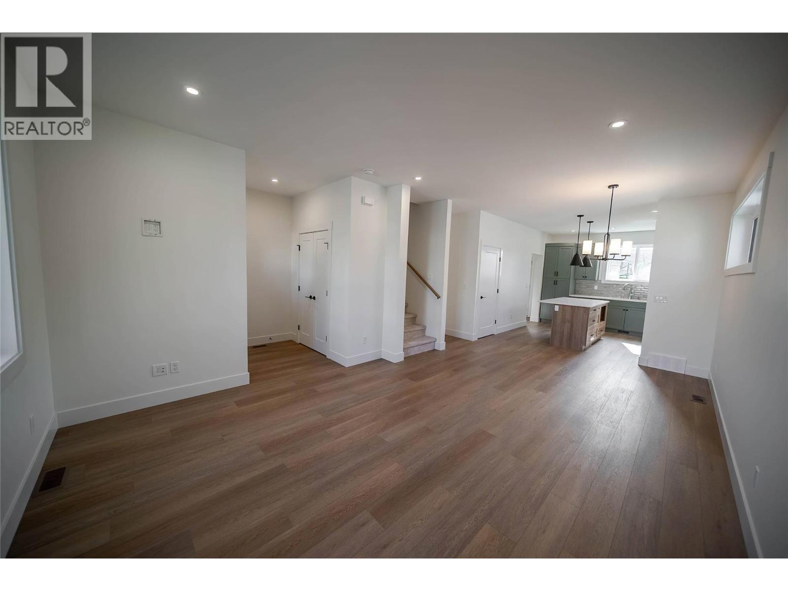 221 4th Avenue S, Cranbrook, British Columbia  V1C 2E2 - Photo 4 - 10361110