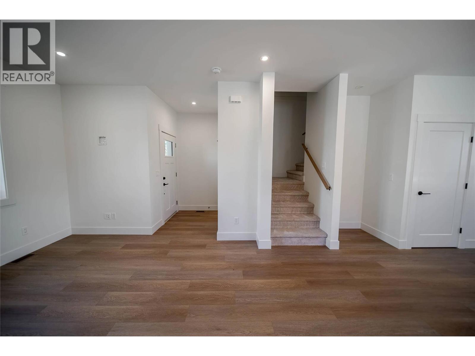 221 4th Avenue S, Cranbrook, British Columbia  V1C 2E2 - Photo 5 - 10361110