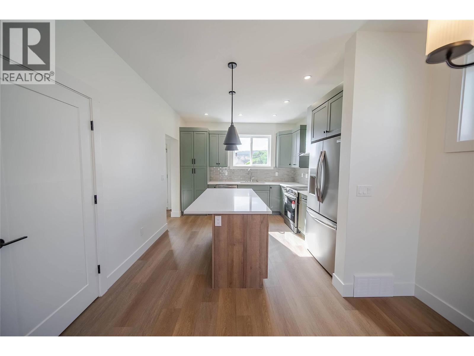 221 4th Avenue S, Cranbrook, British Columbia  V1C 2E2 - Photo 6 - 10361110