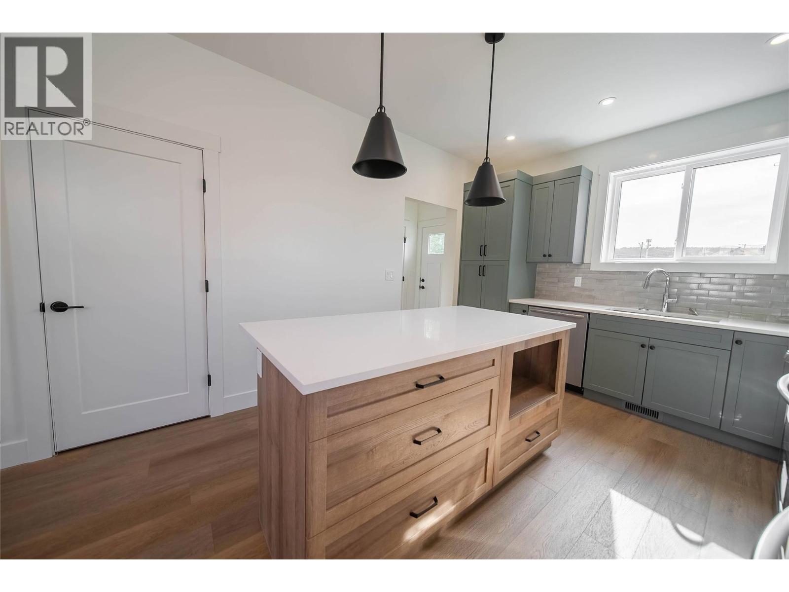 221 4th Avenue S, Cranbrook, British Columbia  V1C 2E2 - Photo 8 - 10361110