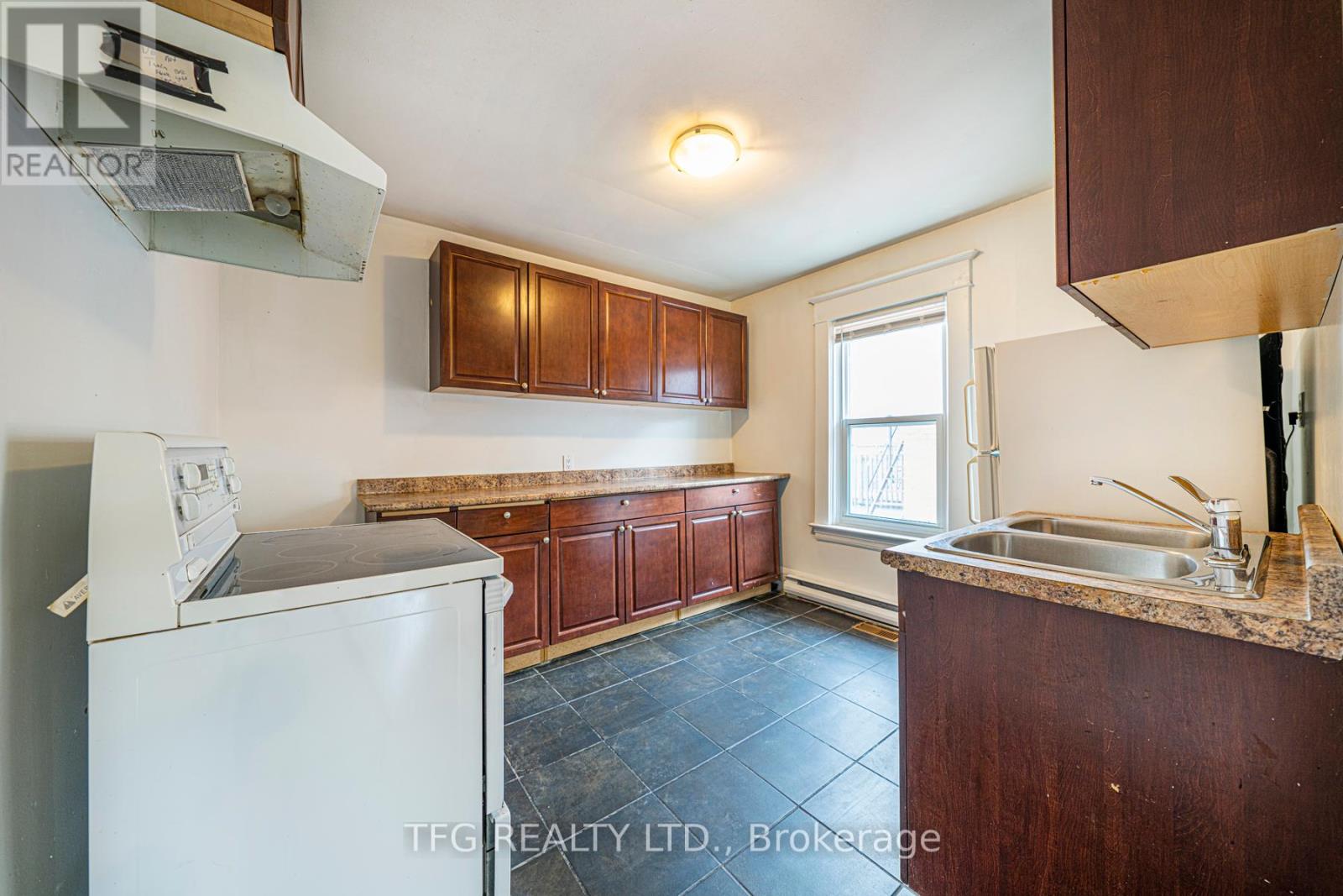 2nd Floor - 112 Brock Street E, Oshawa, Ontario  L1G 1R6 - Photo 10 - E12370557