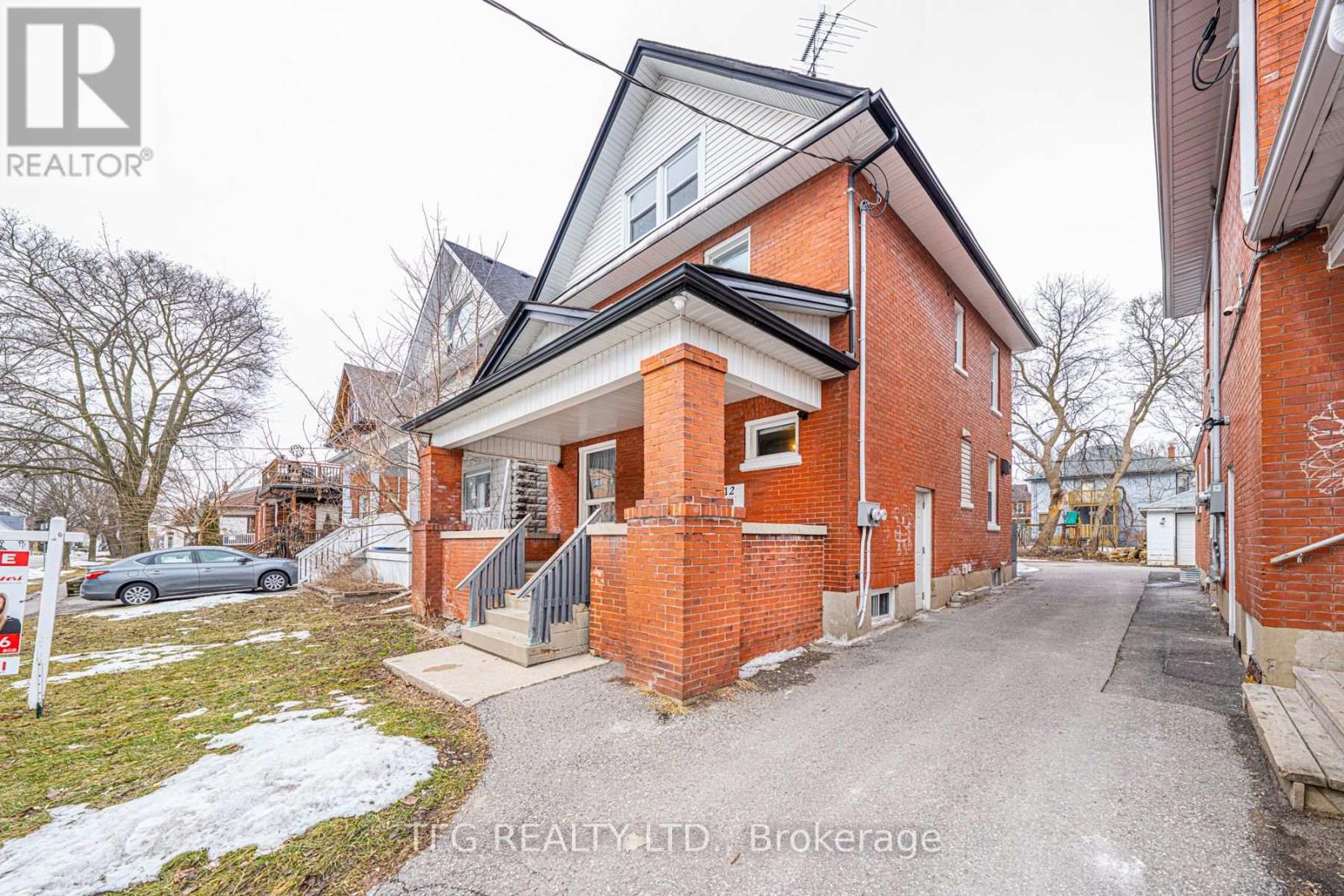 2nd Floor - 112 Brock Street E, Oshawa, Ontario  L1G 1R6 - Photo 3 - E12370557