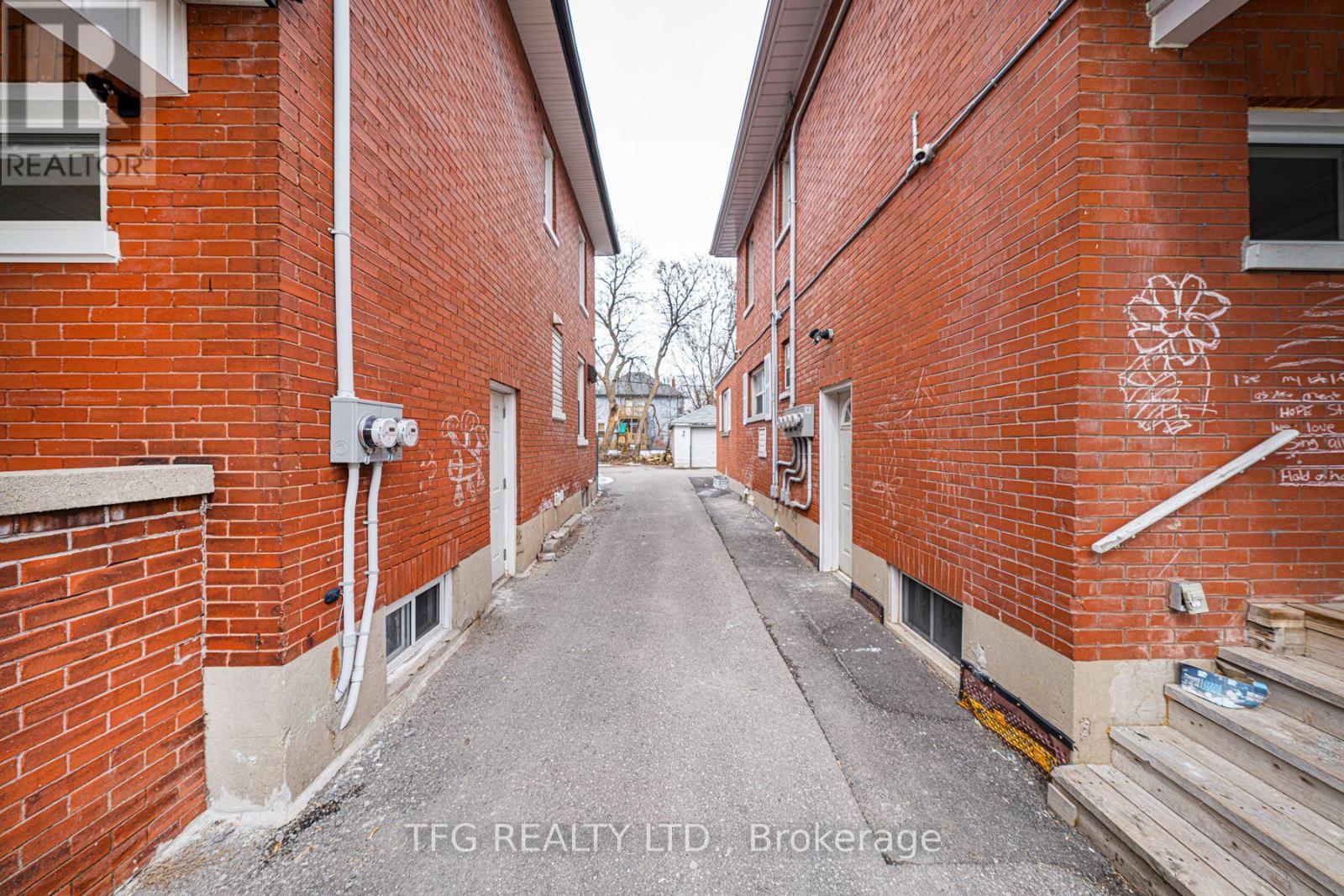 2nd Floor - 112 Brock Street E, Oshawa, Ontario  L1G 1R6 - Photo 4 - E12370557