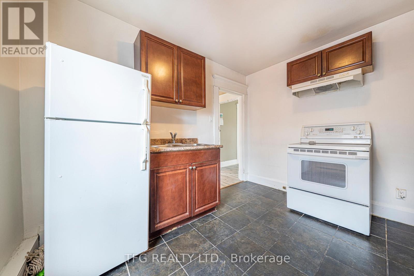 2nd Floor - 112 Brock Street E, Oshawa, Ontario  L1G 1R6 - Photo 9 - E12370557